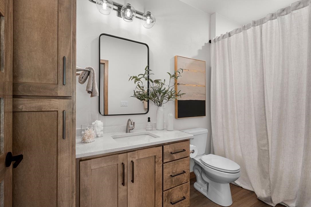 4001 ANTWERP Avenue Unit: 7