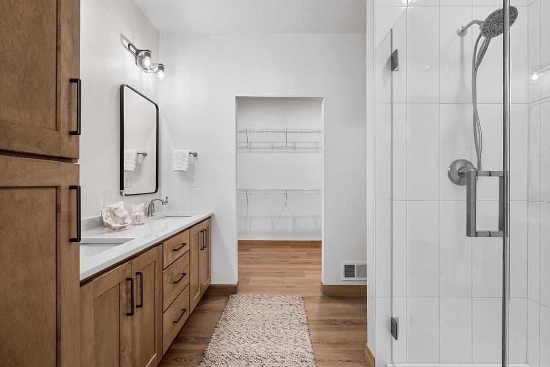 4001 ANTWERP Avenue Unit: 7