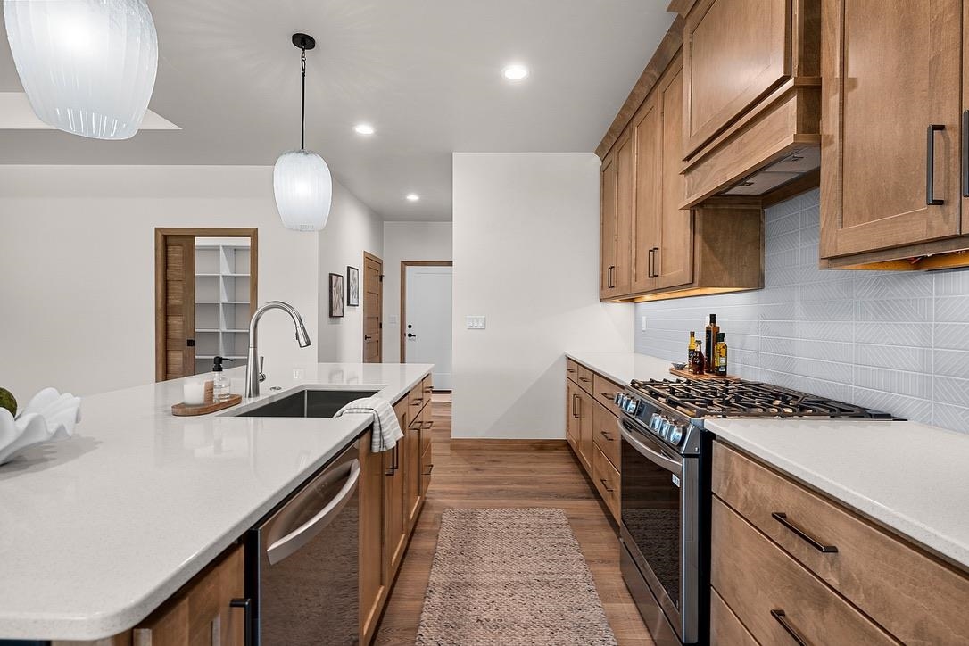4001 ANTWERP Avenue Unit: 7