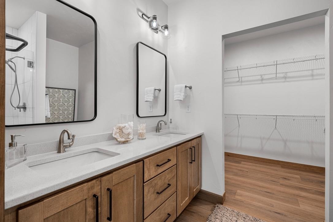 4001 ANTWERP Avenue Unit: 7