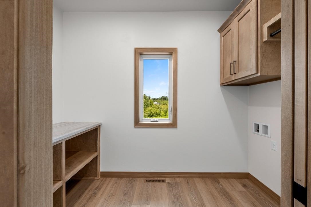 4001 ANTWERP Avenue Unit: 7