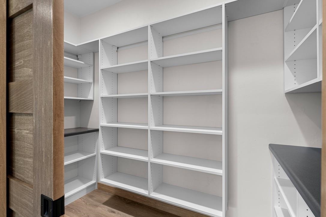 4001 ANTWERP Avenue Unit: 7