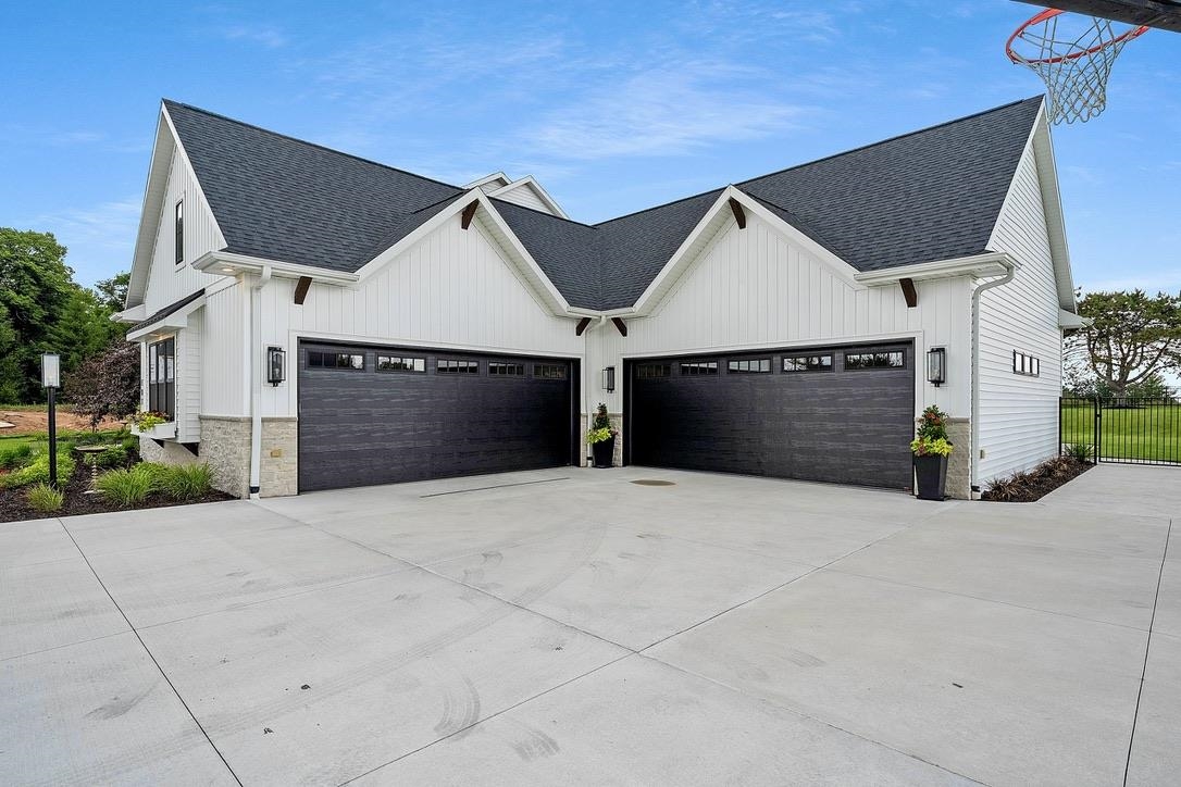 707 BLACKBERRY Court