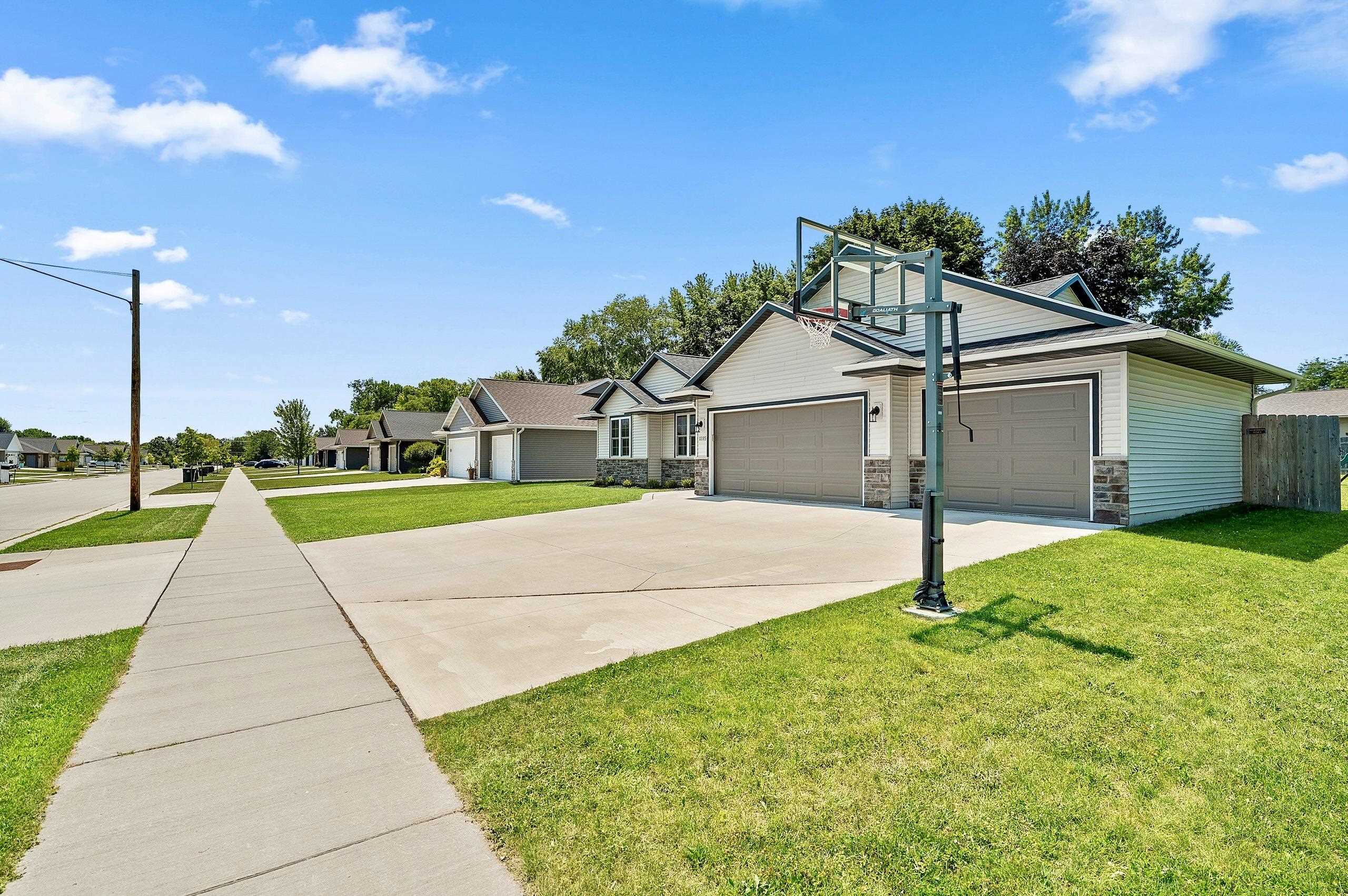 1285 CLEMENTINE Road
