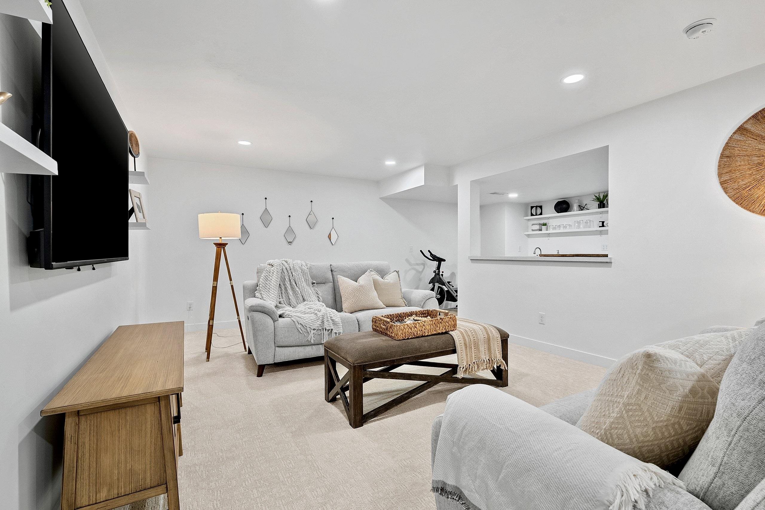 1285 CLEMENTINE Road