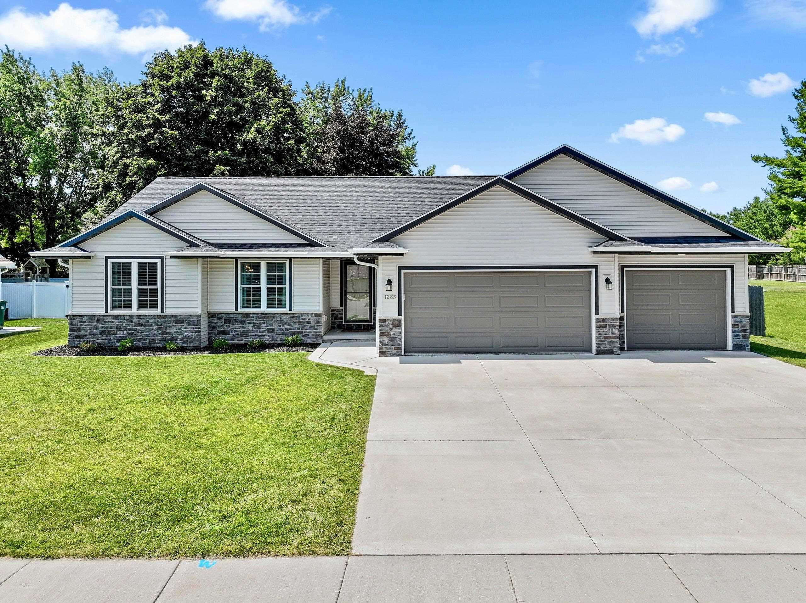 1285 CLEMENTINE Road