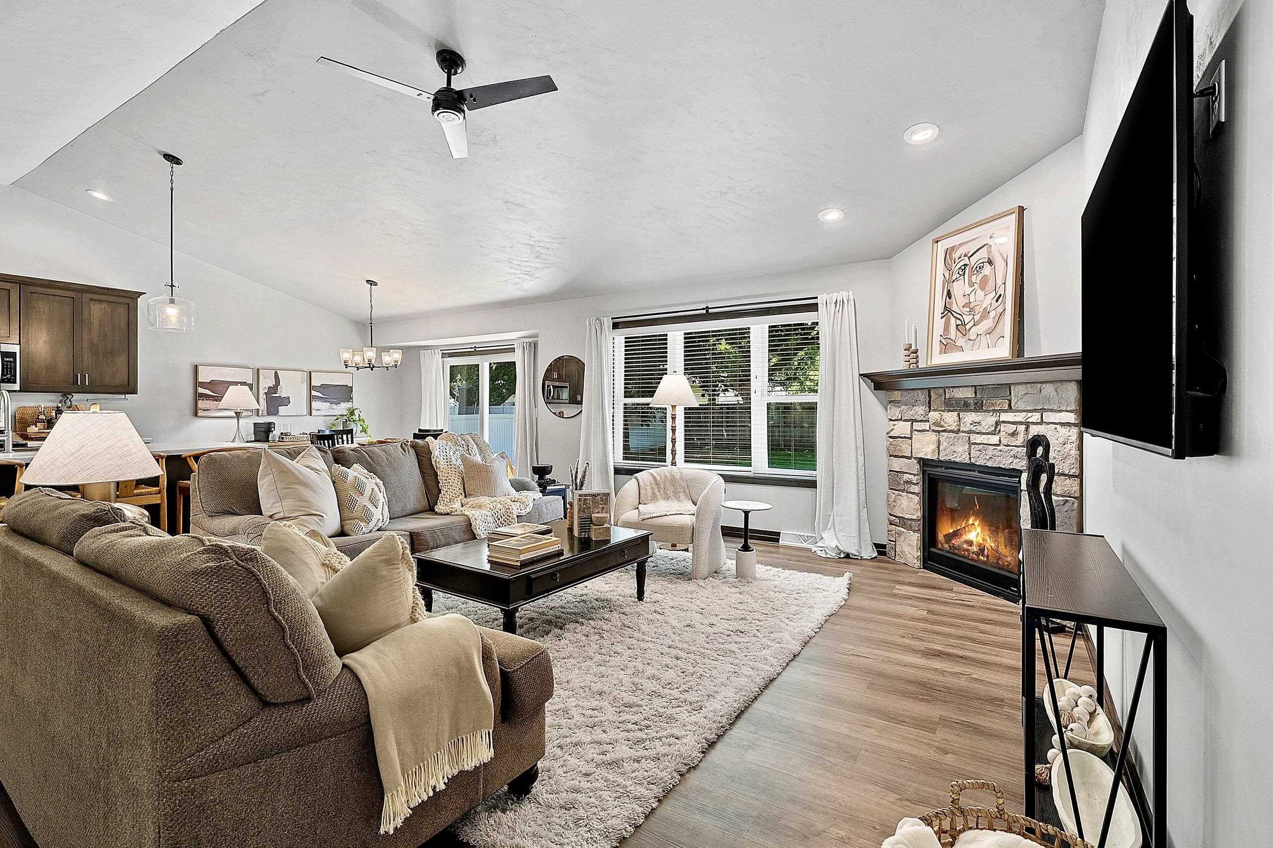 1285 CLEMENTINE Road