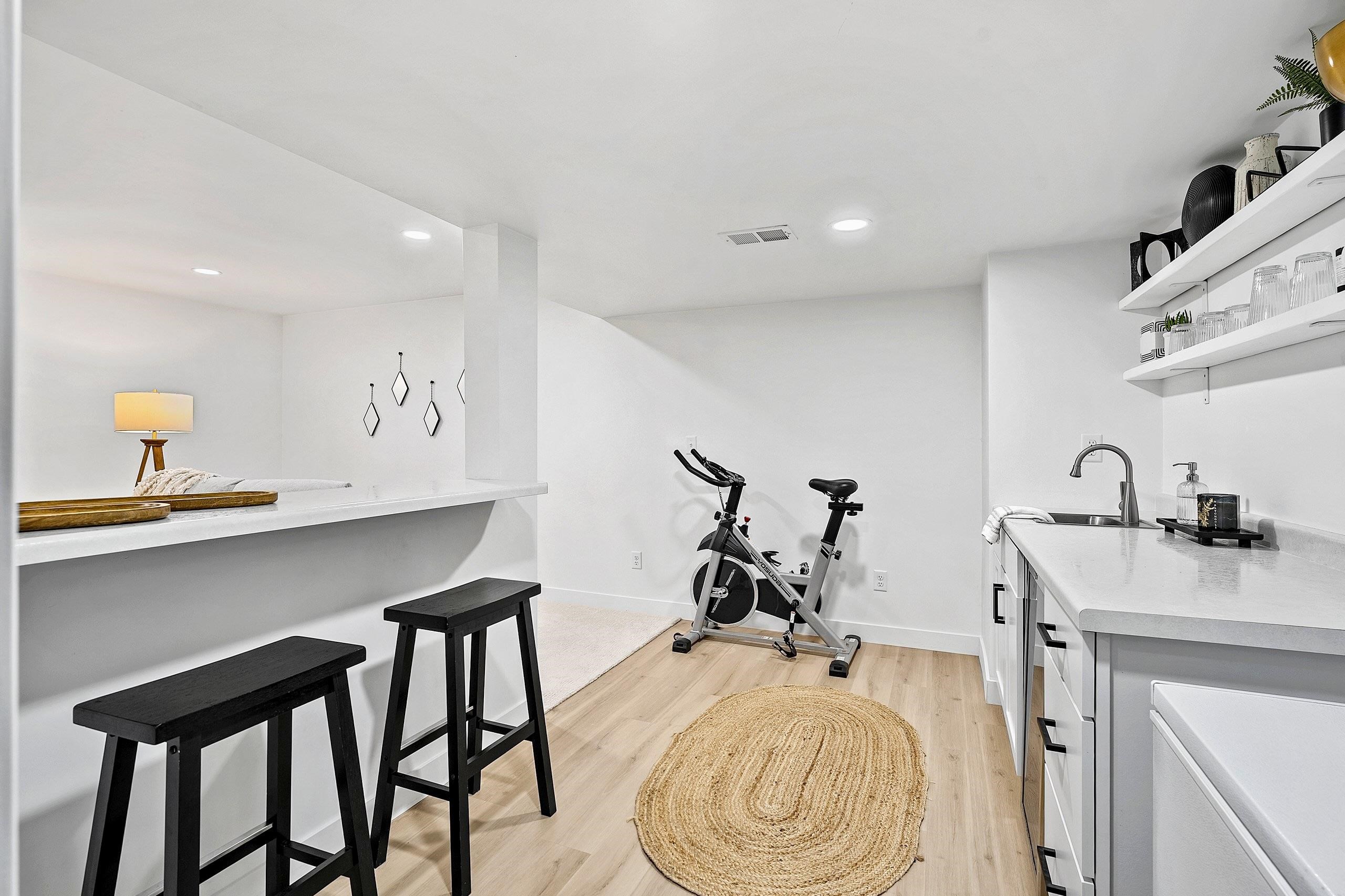 1285 CLEMENTINE Road