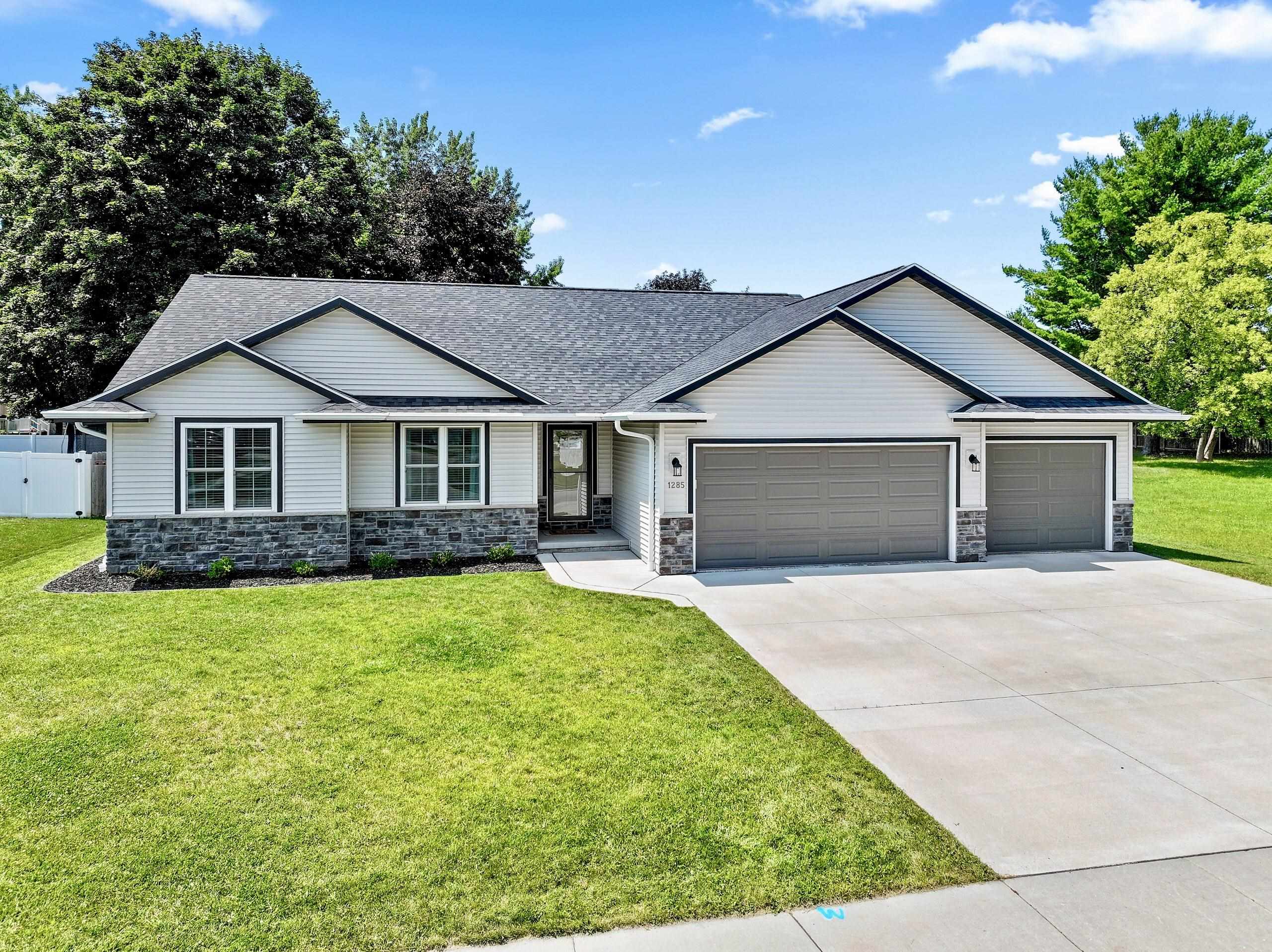 1285 CLEMENTINE Road