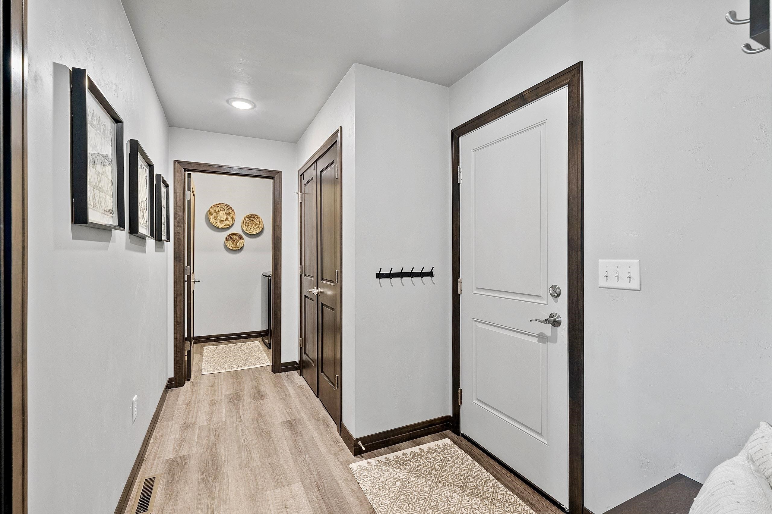 1285 CLEMENTINE Road