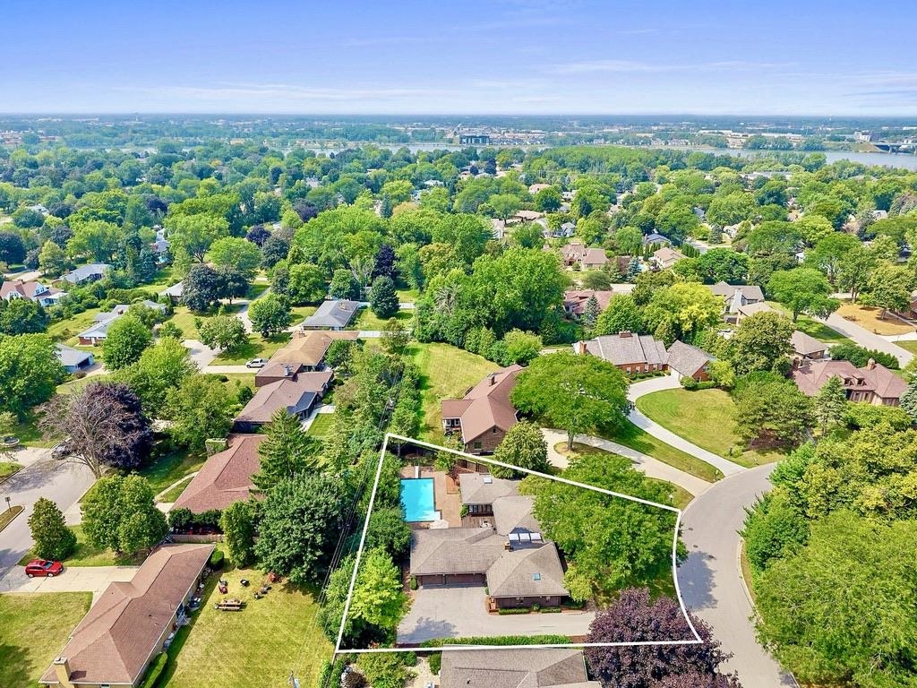 221 ROSEMONT Drive