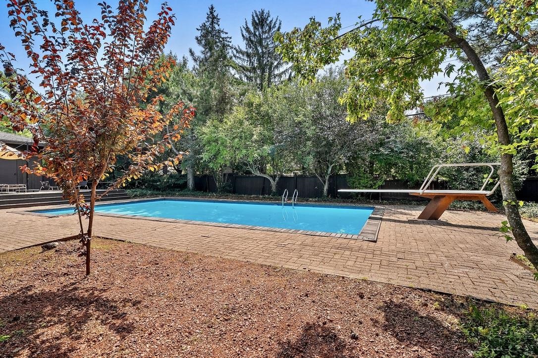 221 ROSEMONT Drive