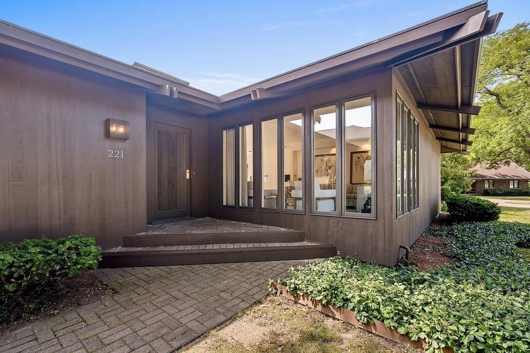 221 ROSEMONT Drive