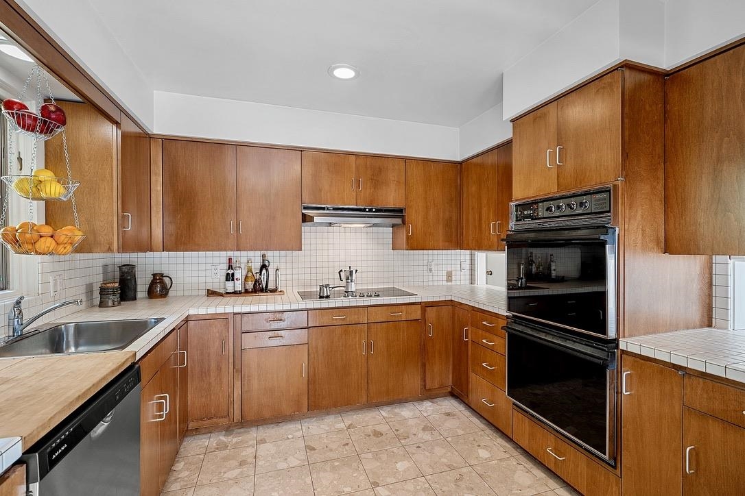 221 ROSEMONT Drive