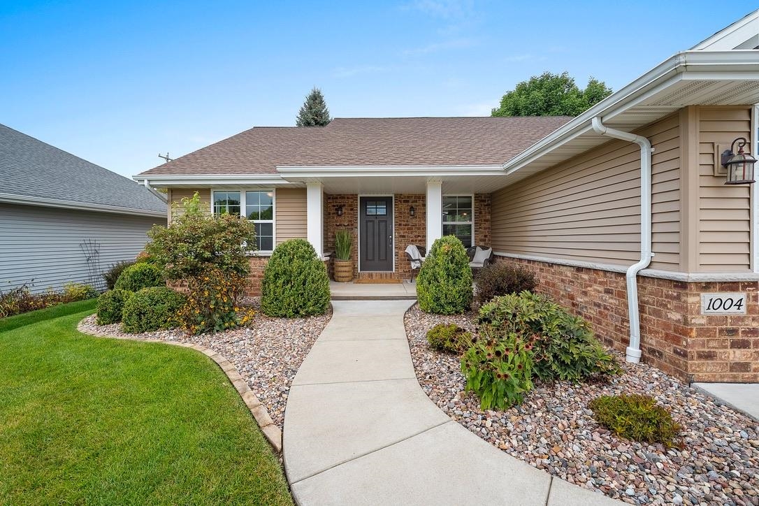 1004 HEYERDAHL Heights
