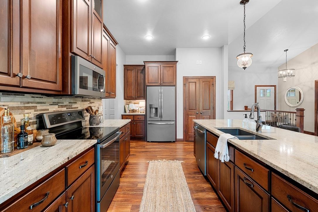1004 HEYERDAHL Heights