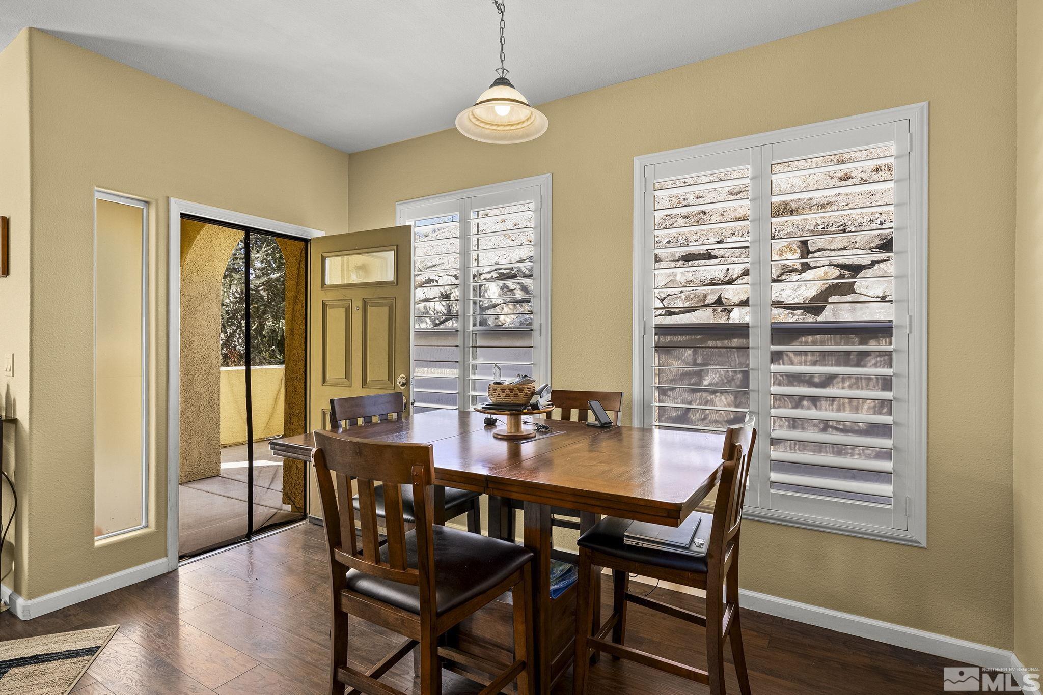 9050 Double R Boulevard, 1211