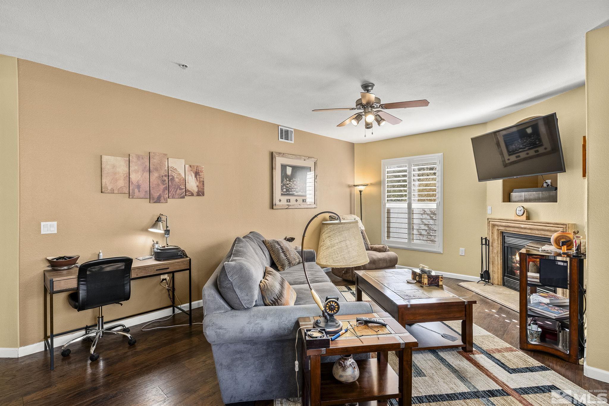 9050 Double R Boulevard, 1211