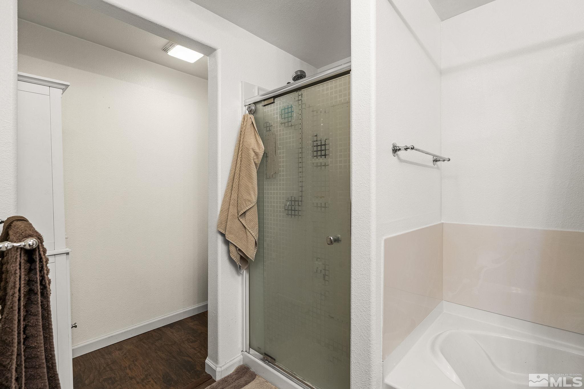 9050 Double R Boulevard, 1211