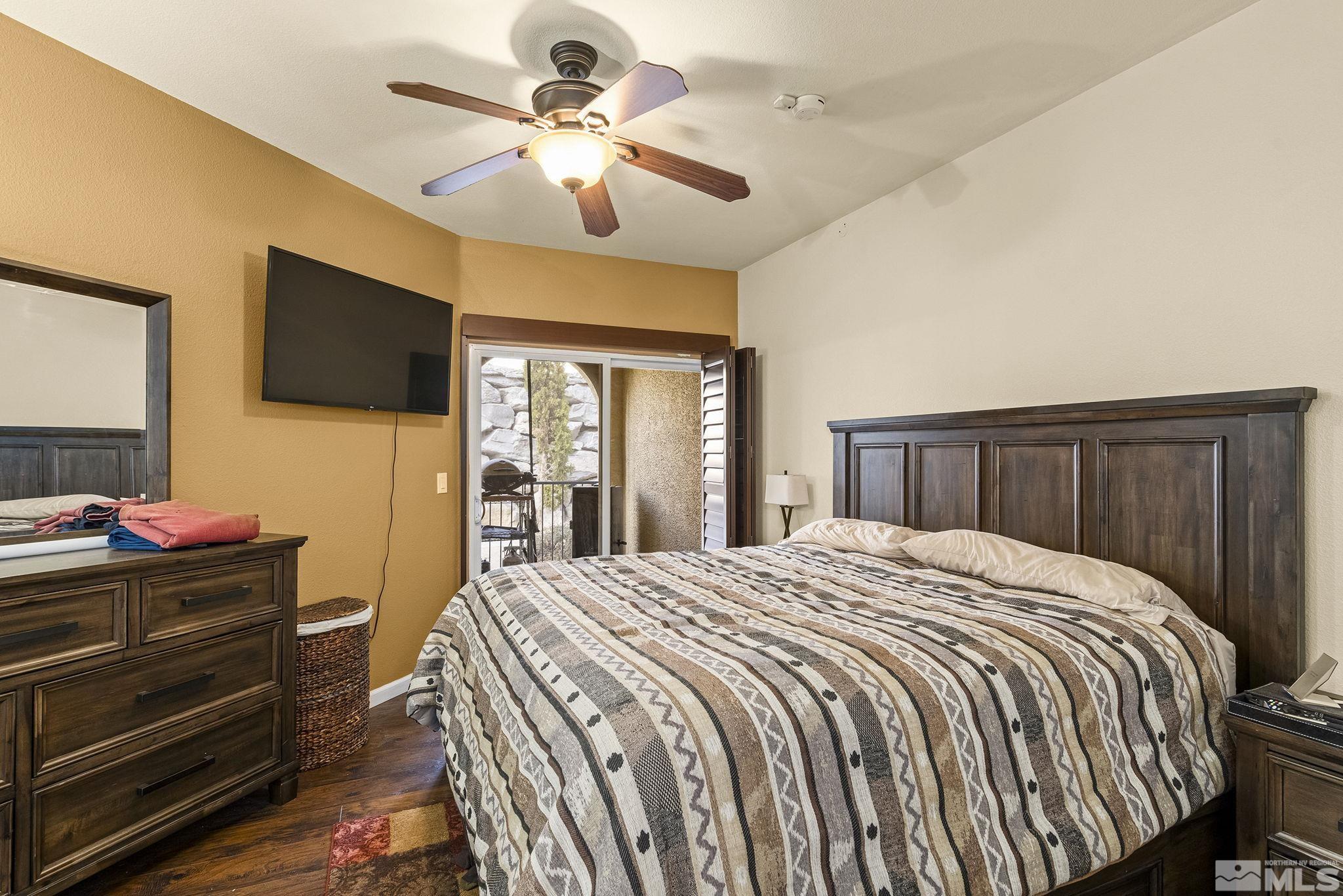 9050 Double R Boulevard, 1211