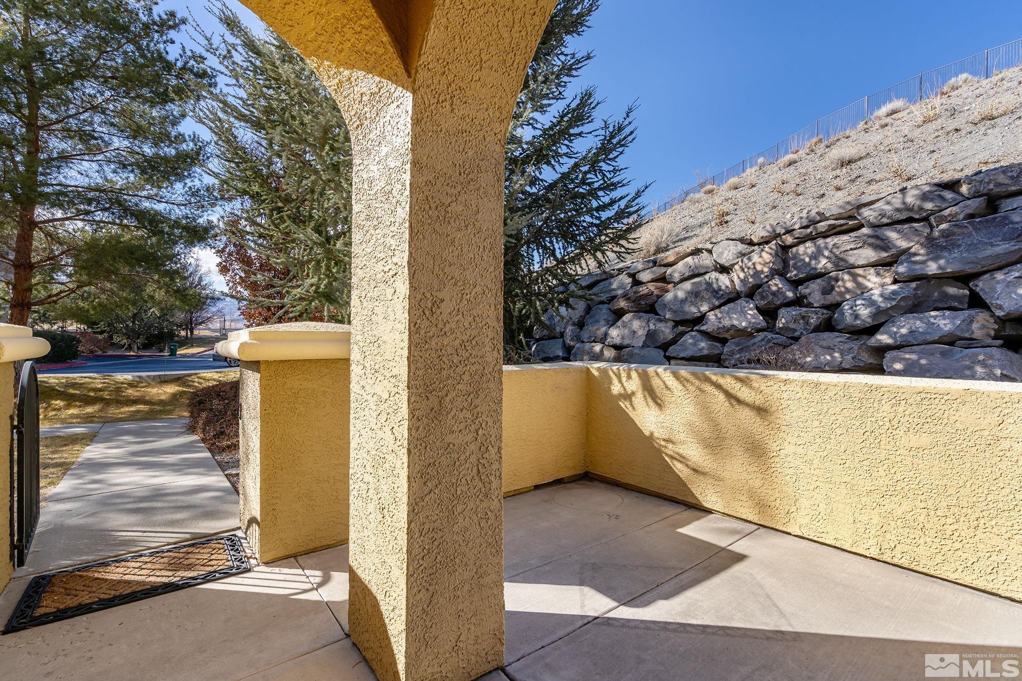 9050 Double R Boulevard, 1211