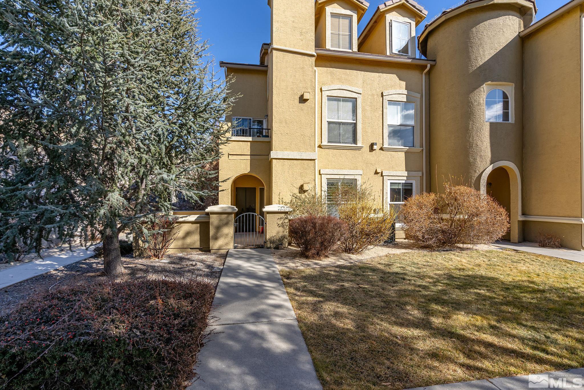 9050 Double R Boulevard, 1211