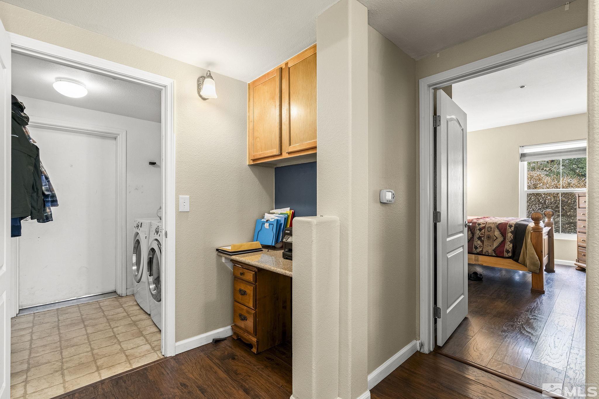 9050 Double R Boulevard, 1211