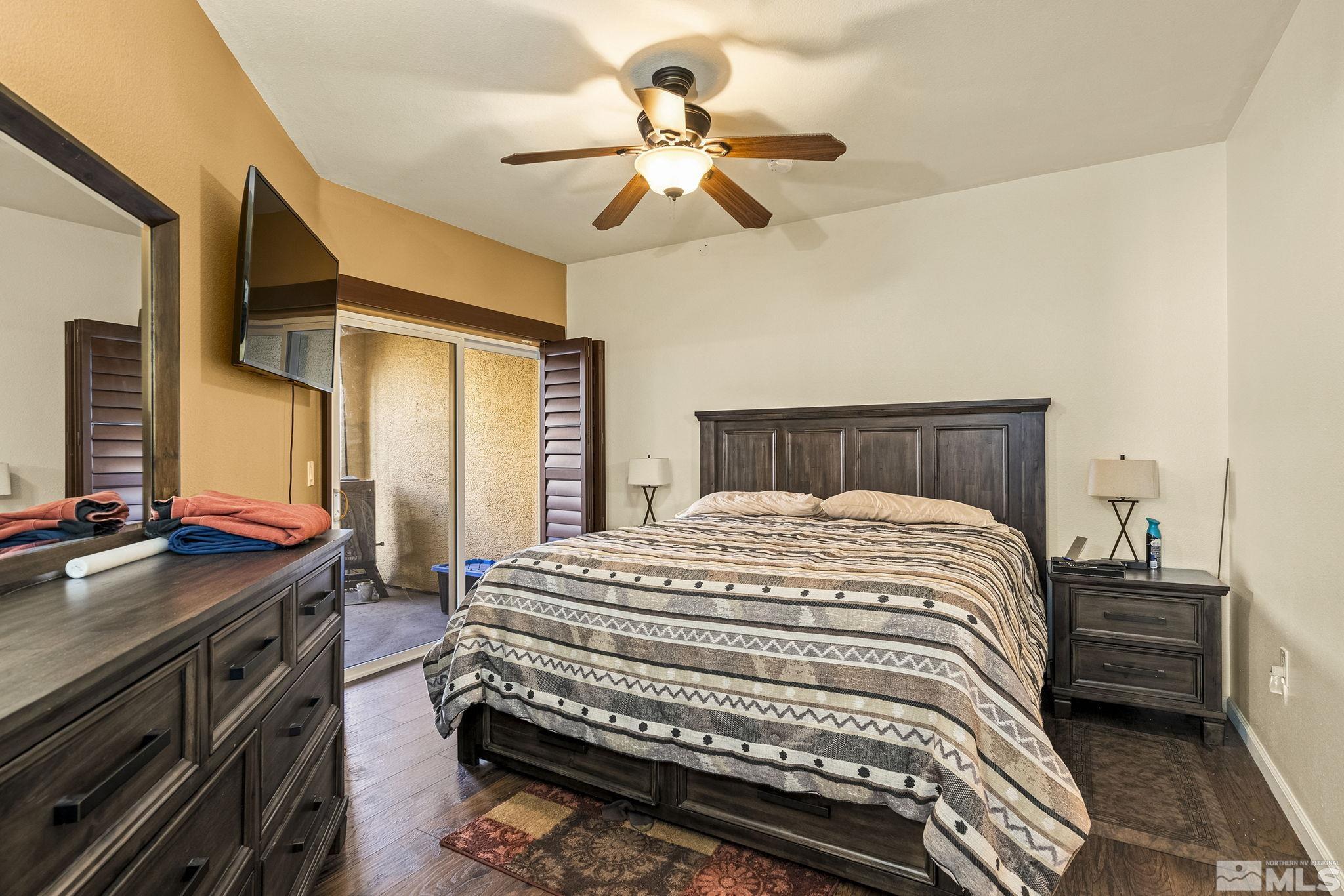 9050 Double R Boulevard, 1211