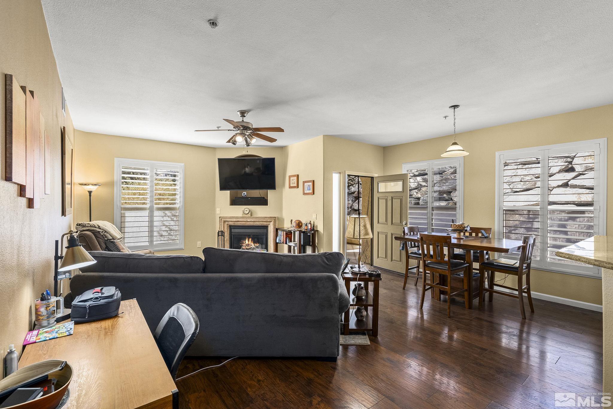 9050 Double R Boulevard, 1211