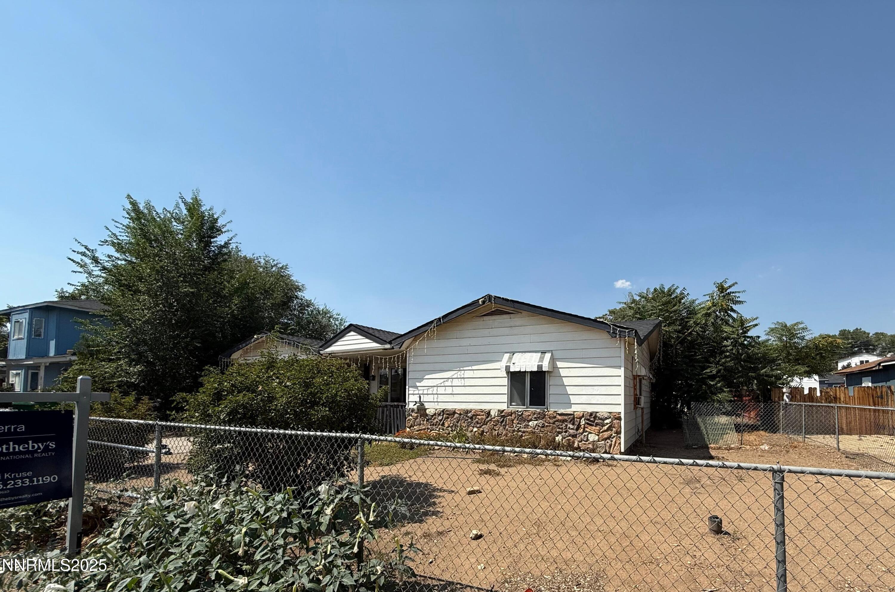 1925 Citron Drive