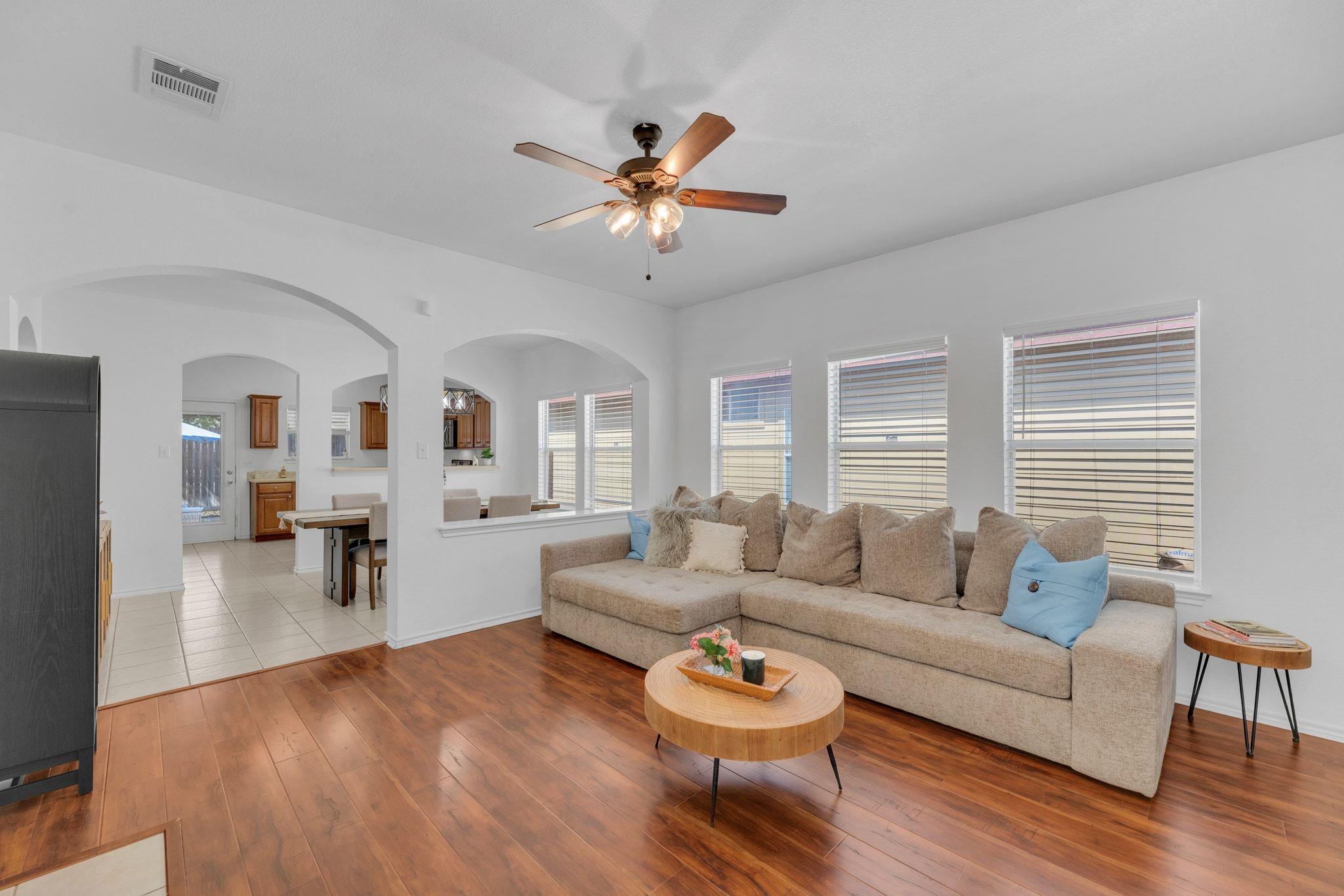 8901 Meridian Oak LN