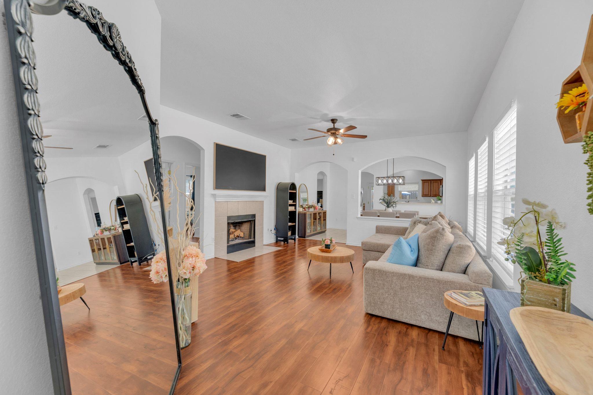 8901 Meridian Oak LN