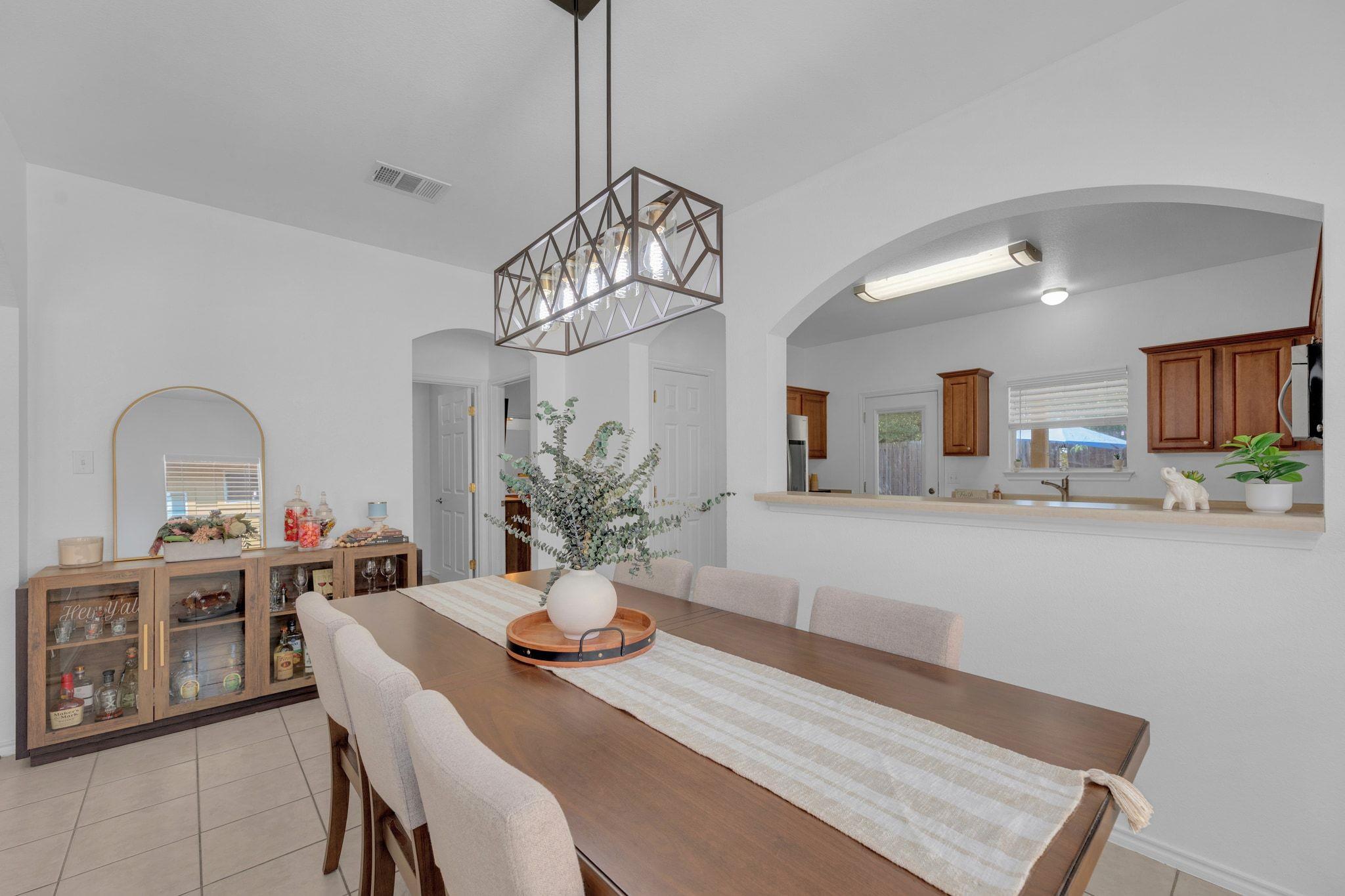 8901 Meridian Oak LN