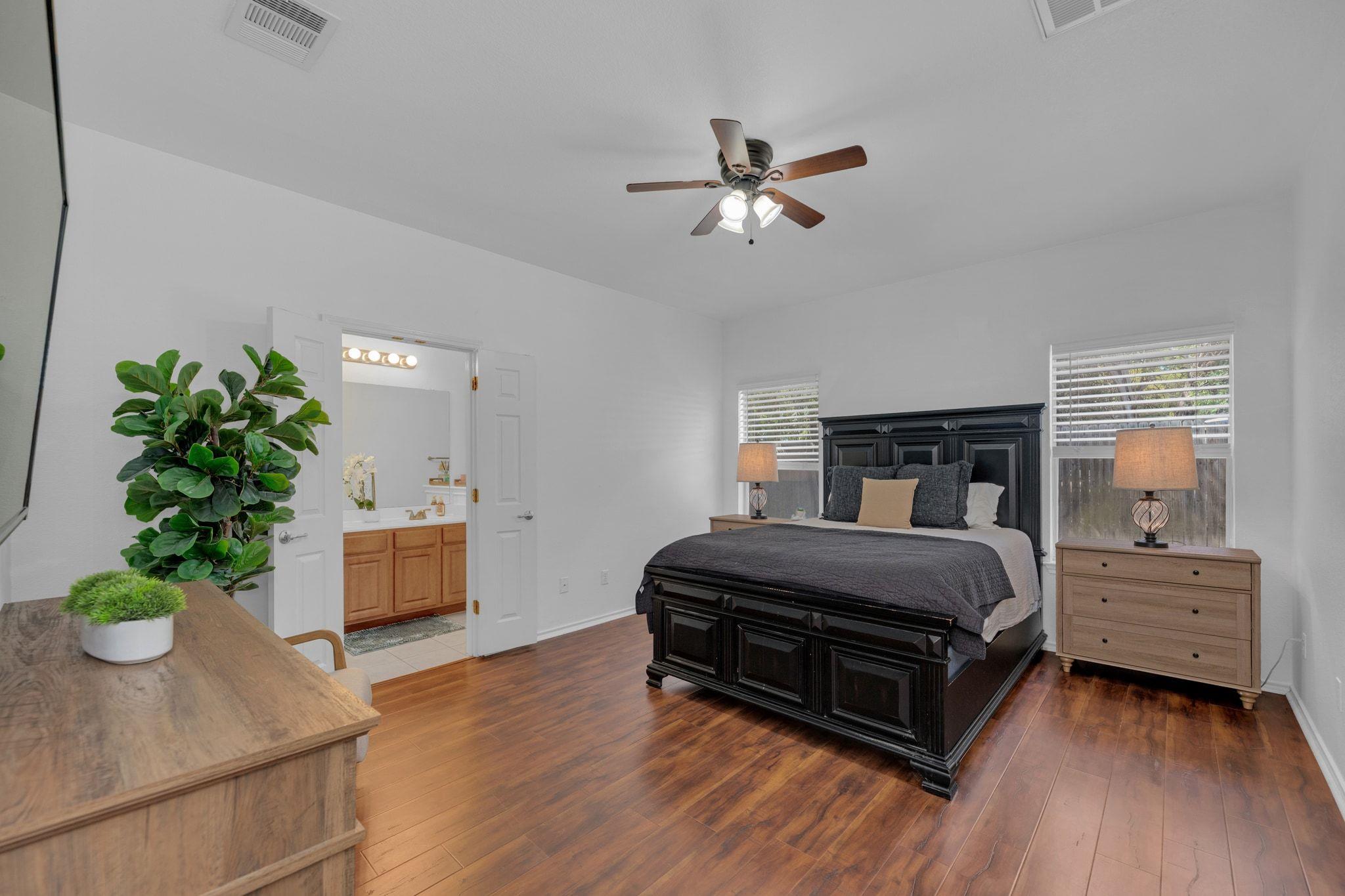 8901 Meridian Oak LN