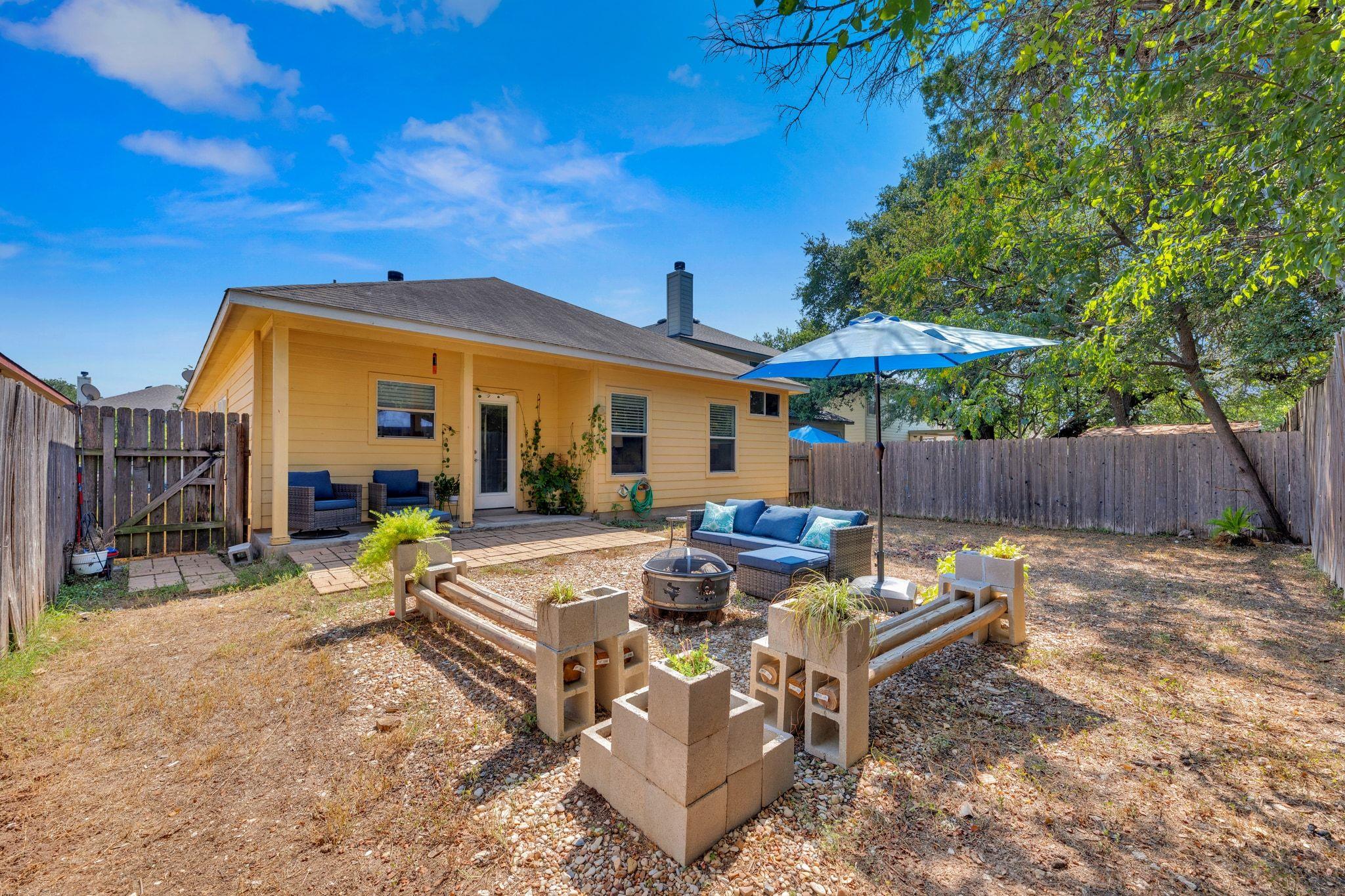 8901 Meridian Oak LN