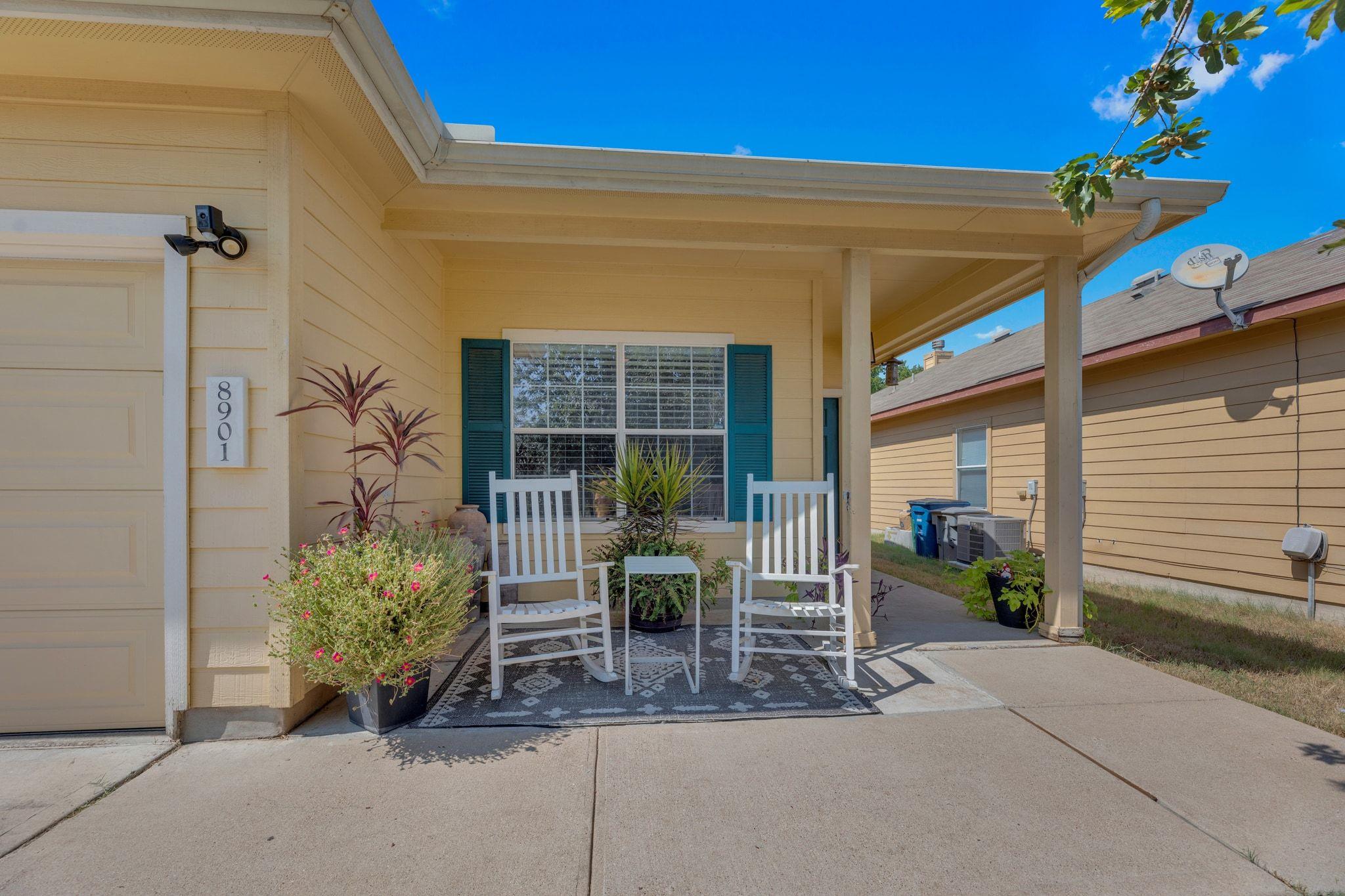 8901 Meridian Oak LN