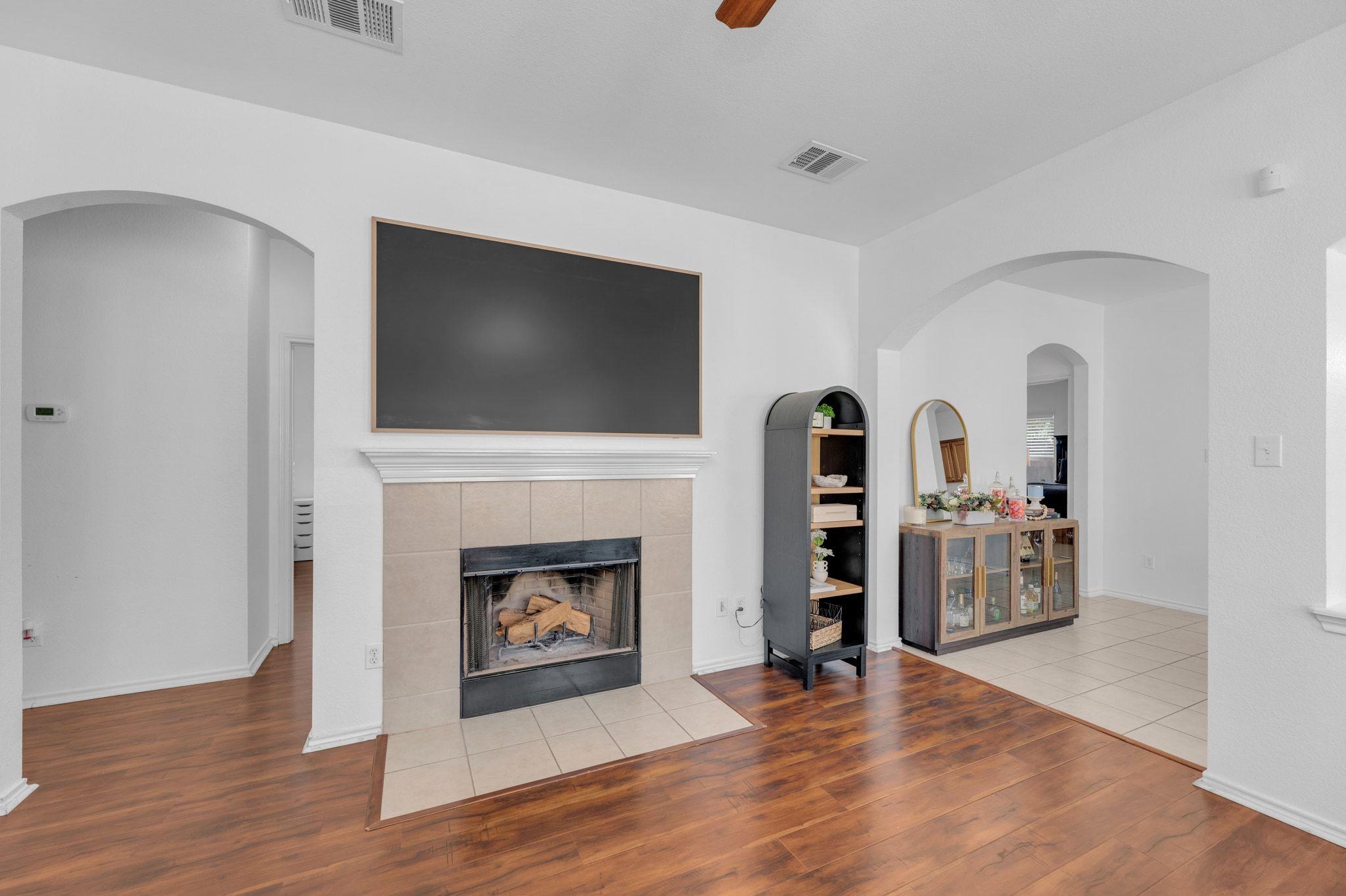 8901 Meridian Oak LN