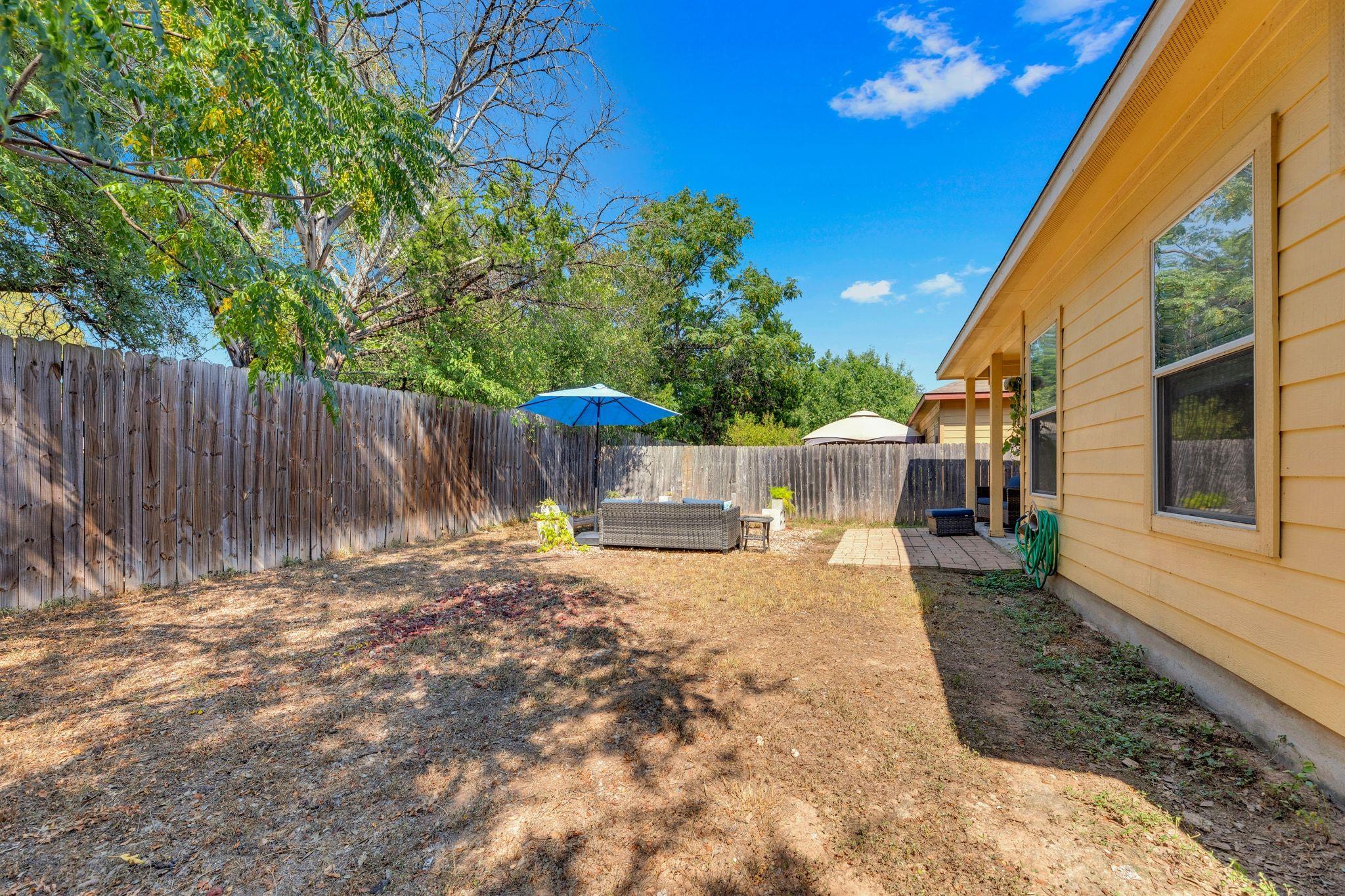 8901 Meridian Oak LN