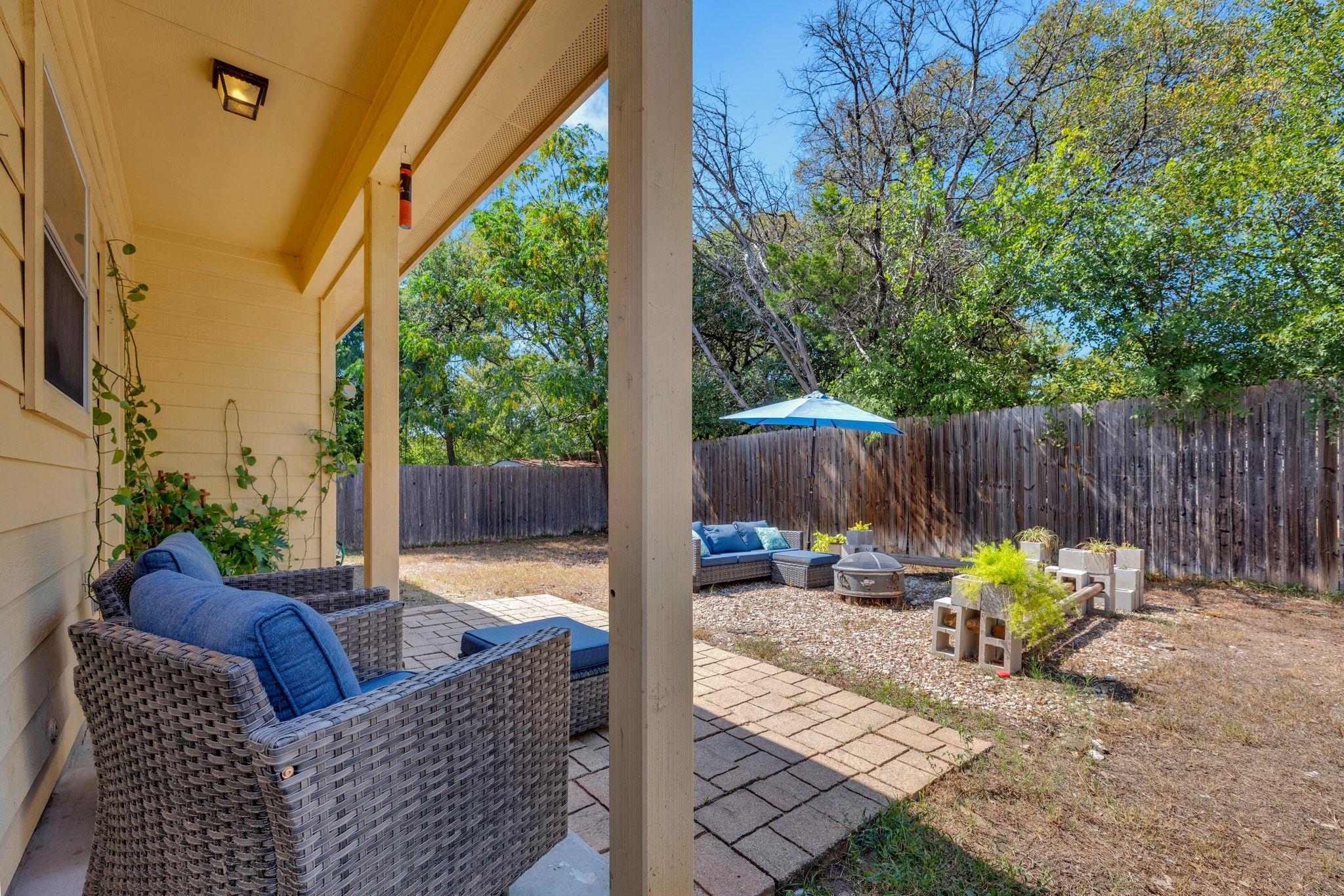 8901 Meridian Oak LN