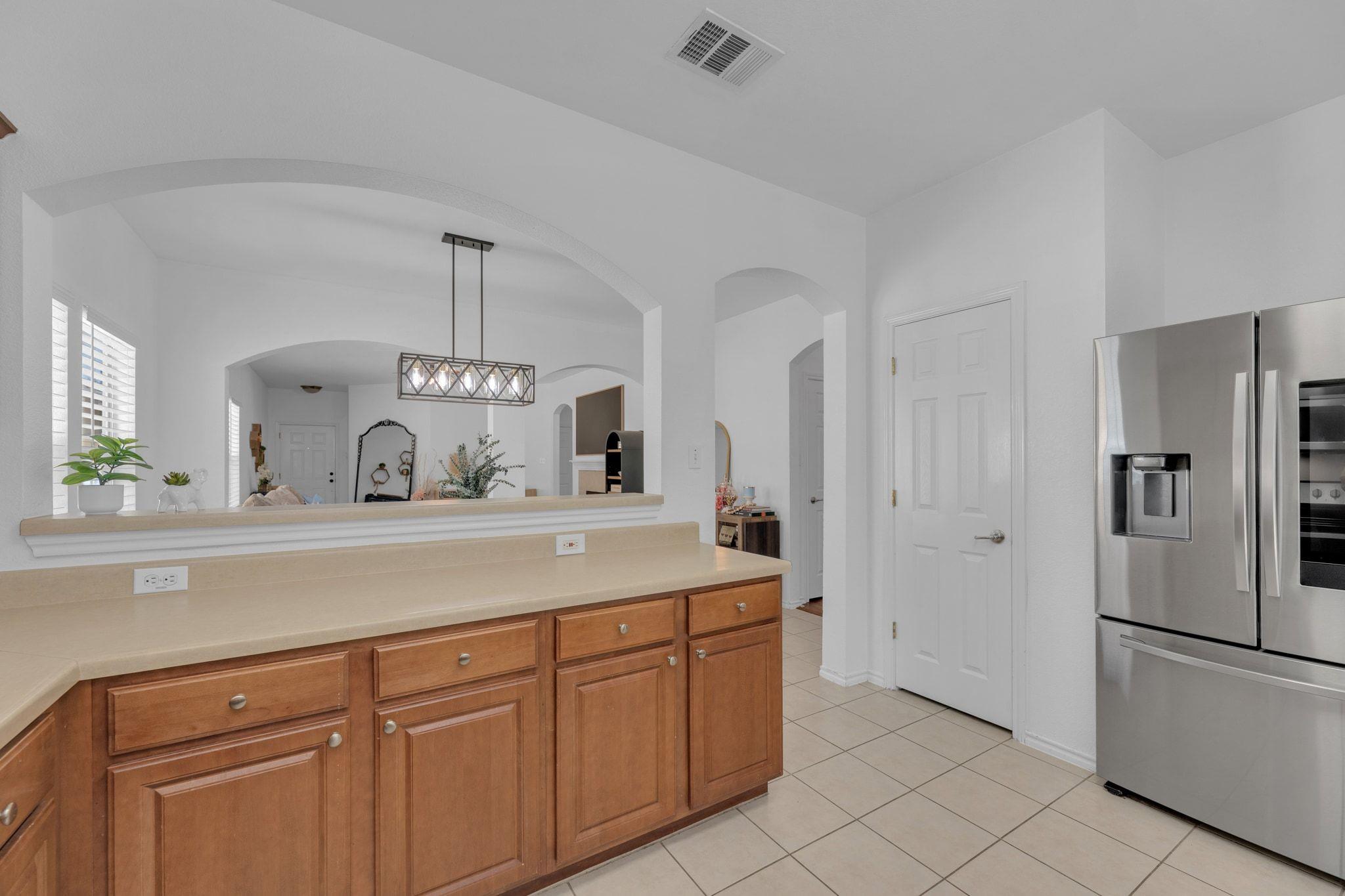 8901 Meridian Oak LN