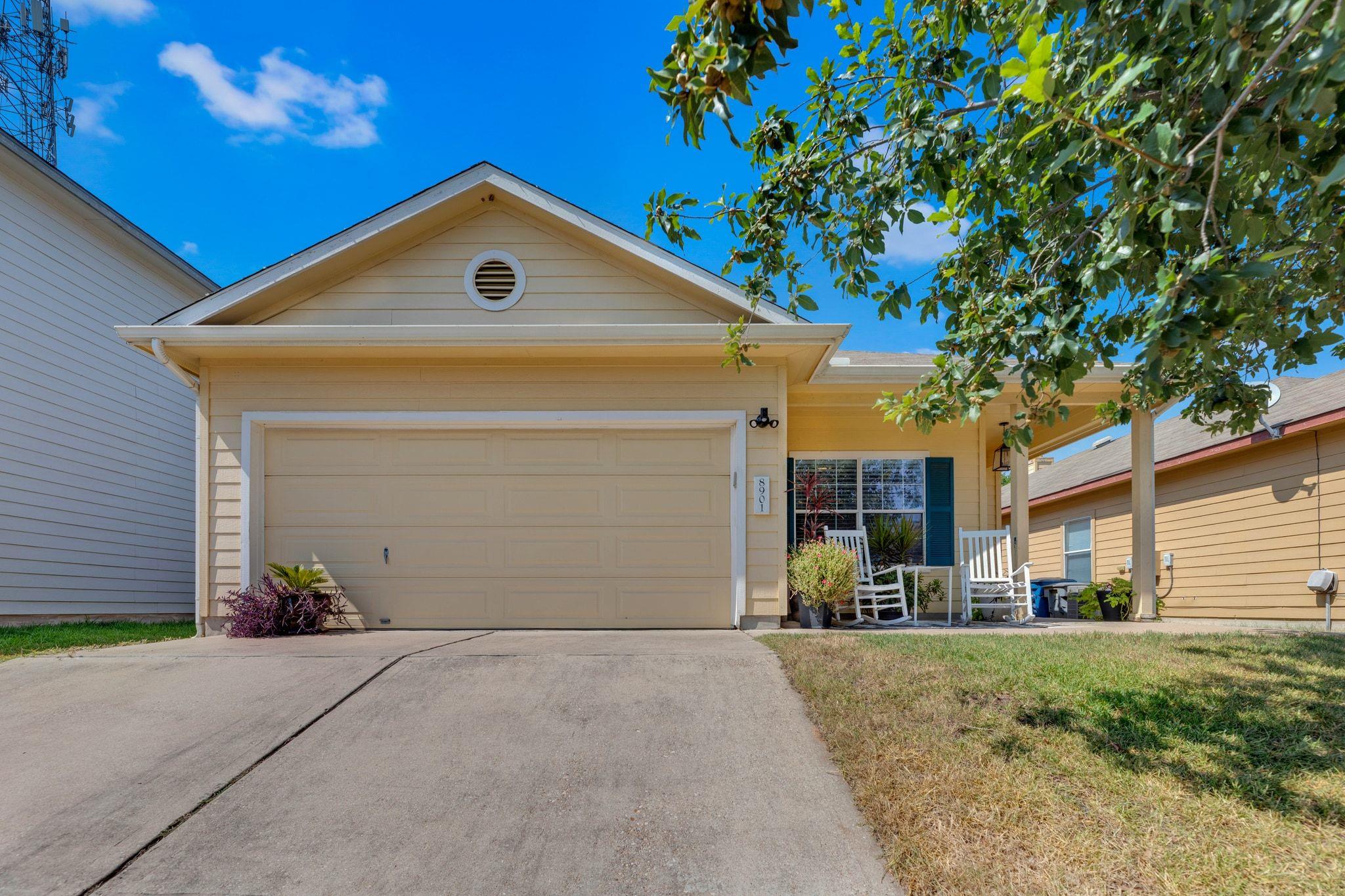 8901 Meridian Oak LN