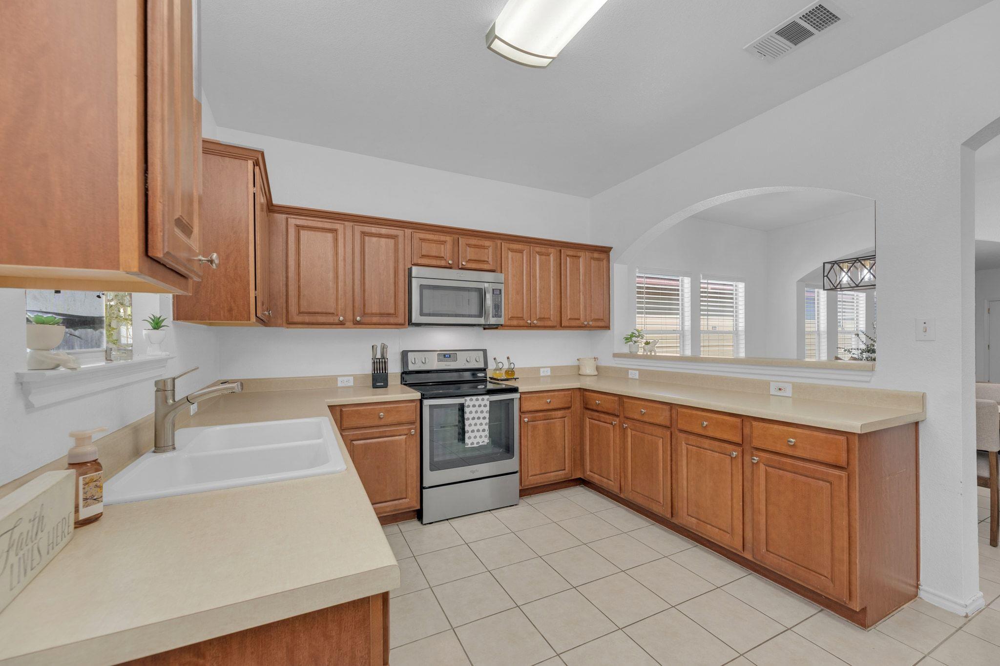 8901 Meridian Oak LN