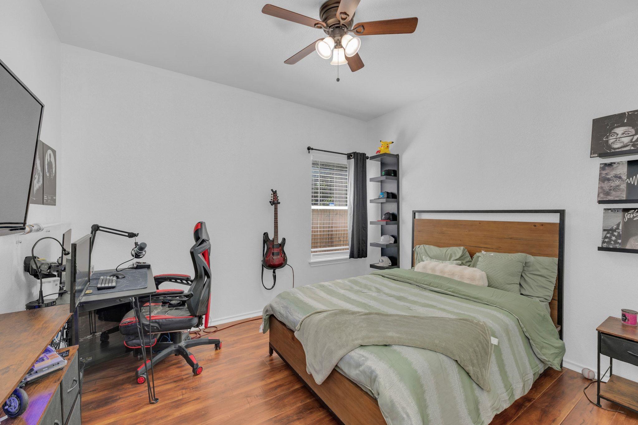 8901 Meridian Oak LN