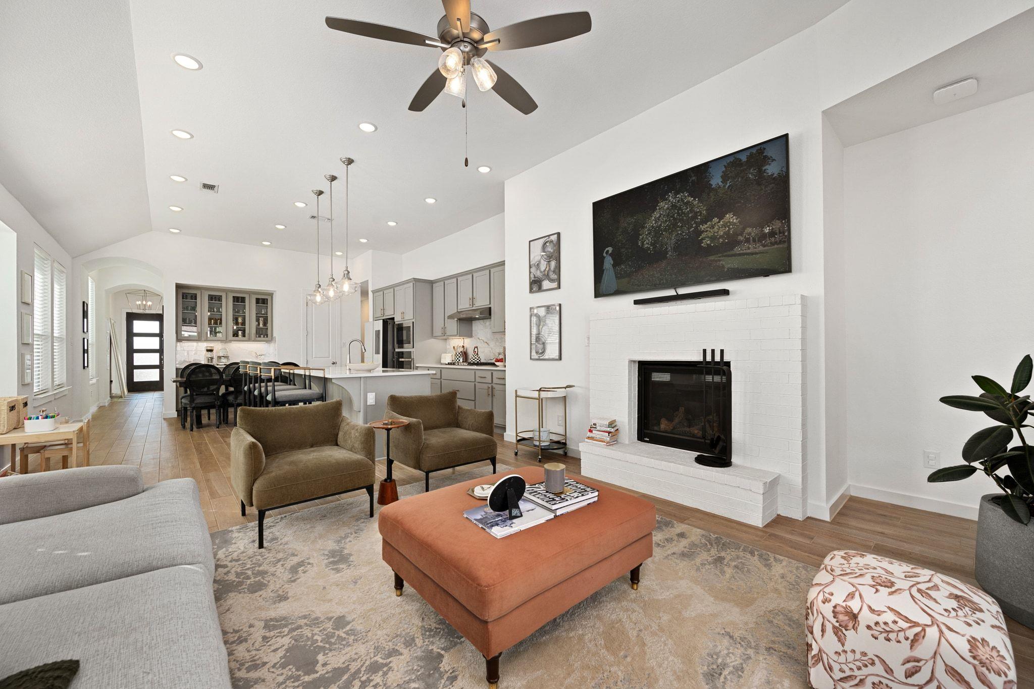 1201 Highcrest