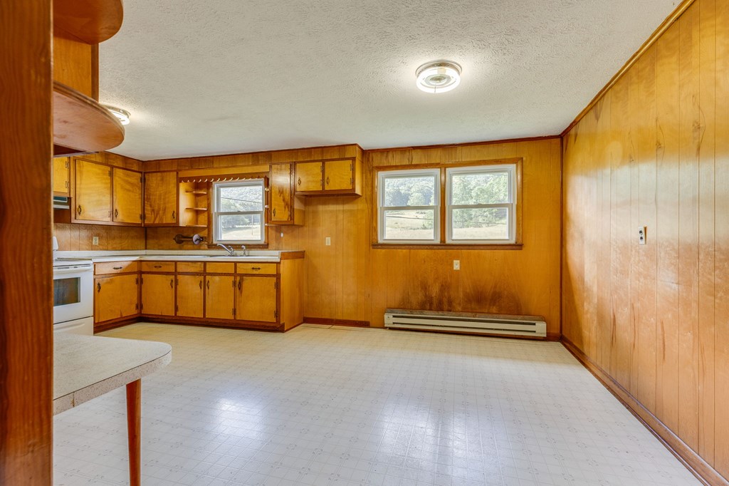 4668 Green Valley Rd