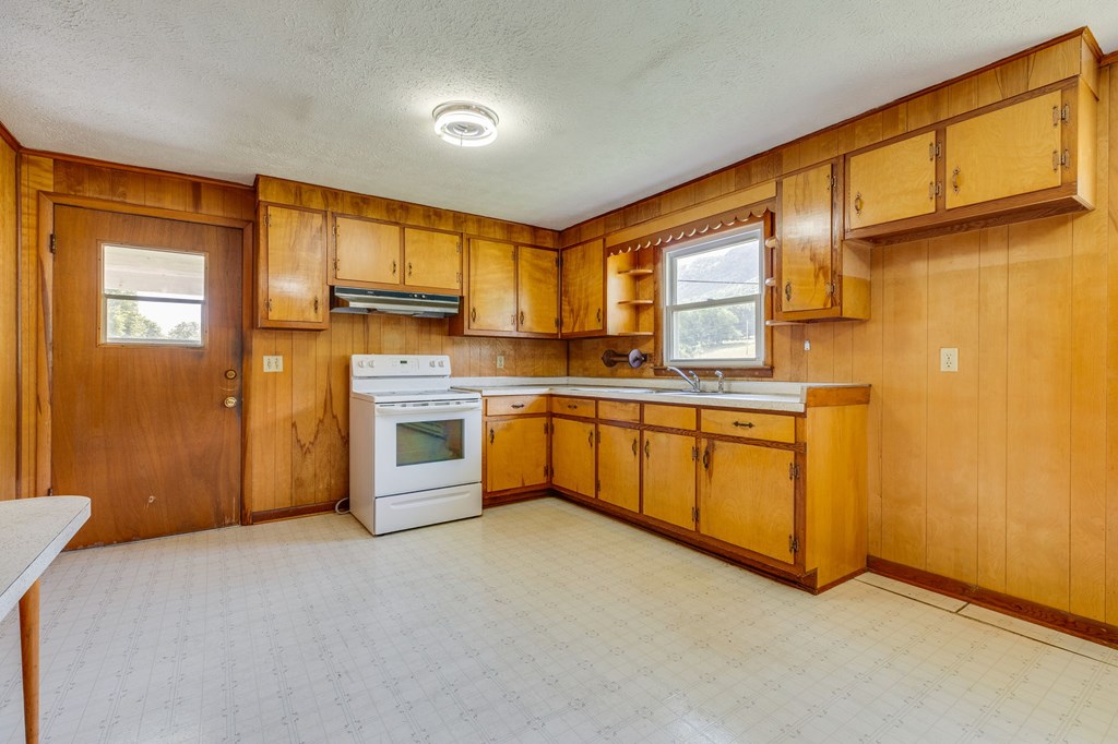4668 Green Valley Rd