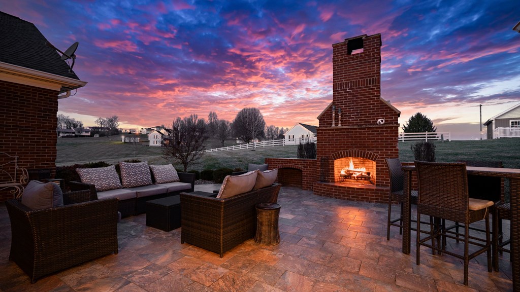 568 Oak Circle Dr.