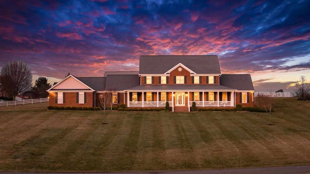 568 Oak Circle Dr.