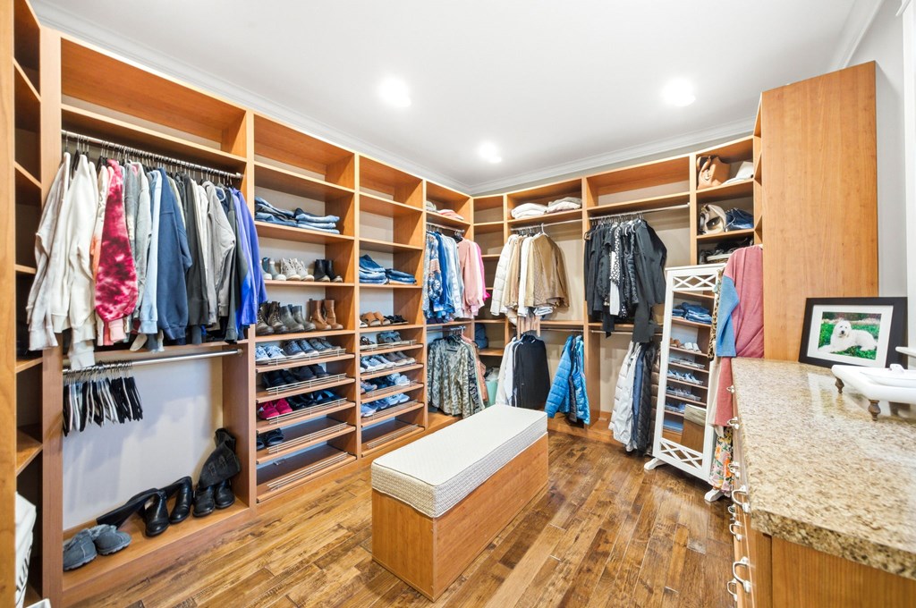 568 Oak Circle Dr.