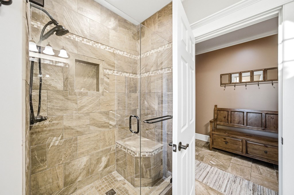 568 Oak Circle Dr.